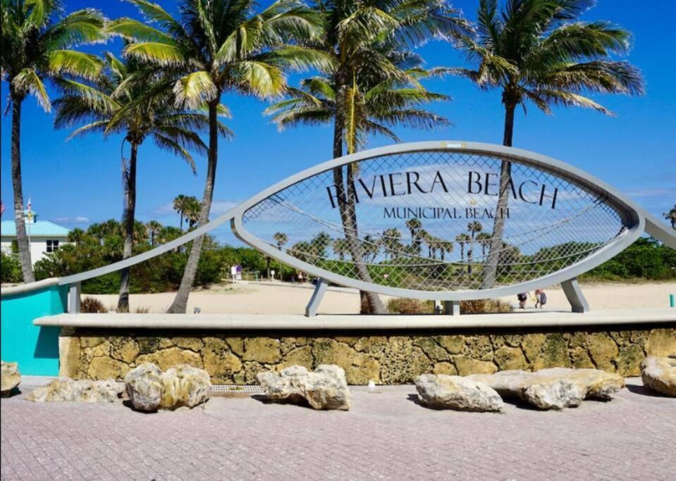 Tropical Oasis By The Beach And Shops, With Pool Riviera Beach Exterior photo